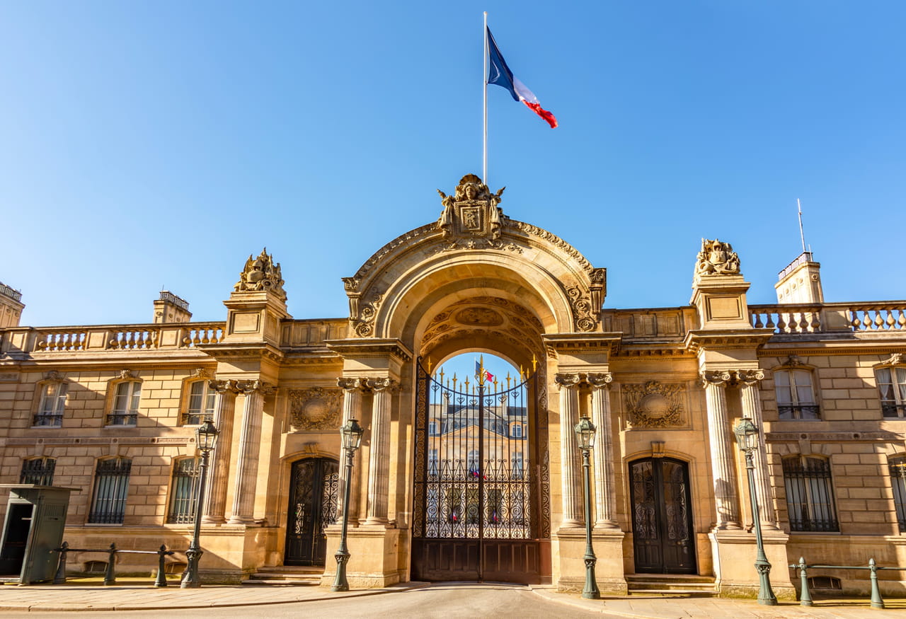 Malgré l'échec des censures, Lecornu débute dans un climat incertain
