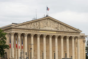 Sous pression, Bayrou orchestre un plan de redressement budg&eacute;taire &agrave; haut risque