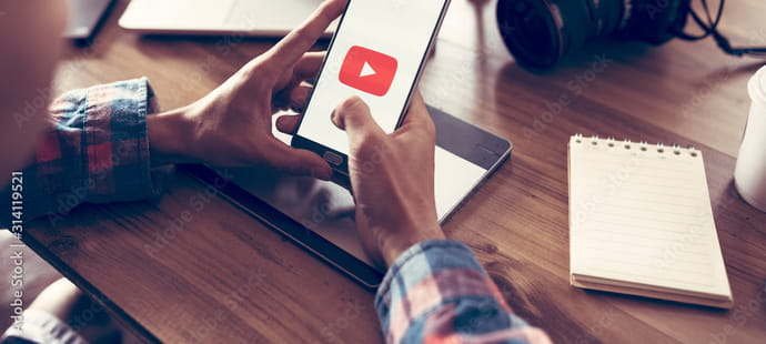 YouTube revoit ses r&egrave;gles&nbsp;: des cr&eacute;ateurs bannis font leur retour