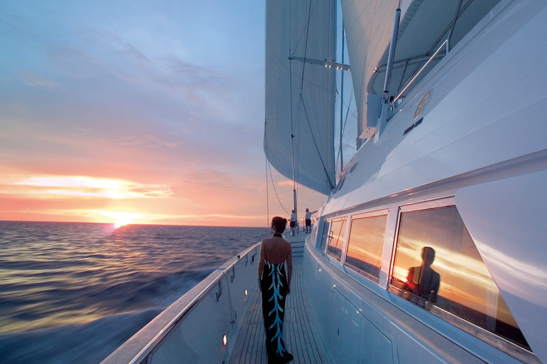 Voilà un yacht parfait pour un millionnaire qui veut naviguer