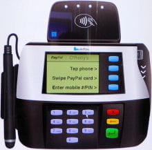 le terminal de paiement propose trois options : nfc, carte paypal et numéro de