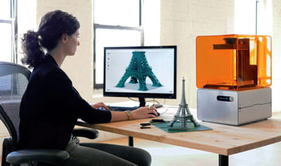 imprimante 3d form 1 utilisée dans un studio de design. 