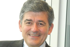 Michel Roux (Banque populaire)&nbsp;:&nbsp;"Parler aux chefs d'entreprise en dehors du canal bancaire, c'est les fid&eacute;liser"