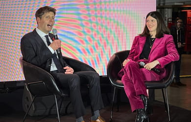 En rock star de l'IA, Sam Altman enflamme le Business Day à Station F