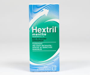 hextril à la menthe 0,1%, flacon de 200 ml.