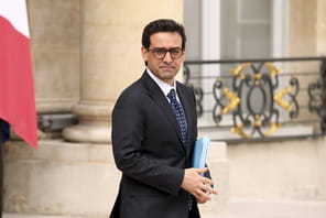 "C'est la R&eacute;publique des copains"&nbsp;: le RN et la gauche &eacute;trillent le choix de S&eacute;journ&eacute; pour la Commission europ&eacute;enne