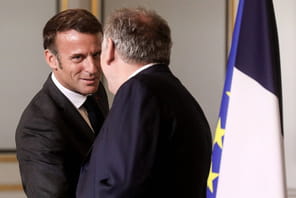Nouveau gouvernement&nbsp;: les discussions sont lanc&eacute;es entre Macron et Bayrou