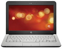 un netbook à la robe noire brillante très salissante.