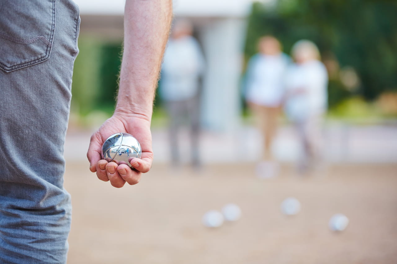 Un salarié participe à des tournois de pétanque pendant son congé maladie, la justice le condamne à rembourser ses indemnités