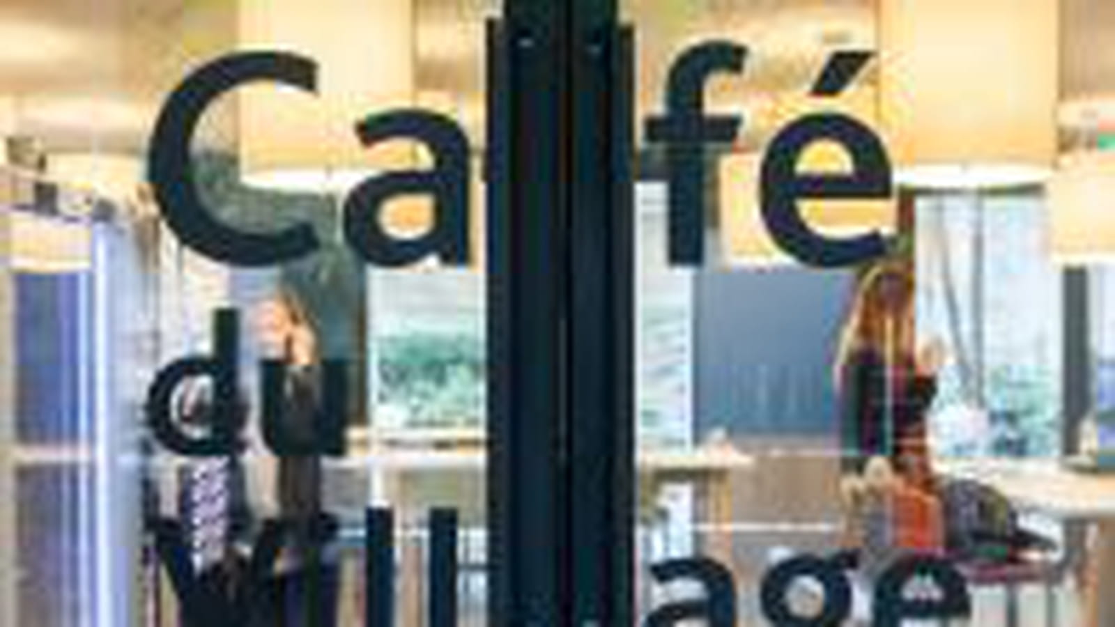 Café sur la place