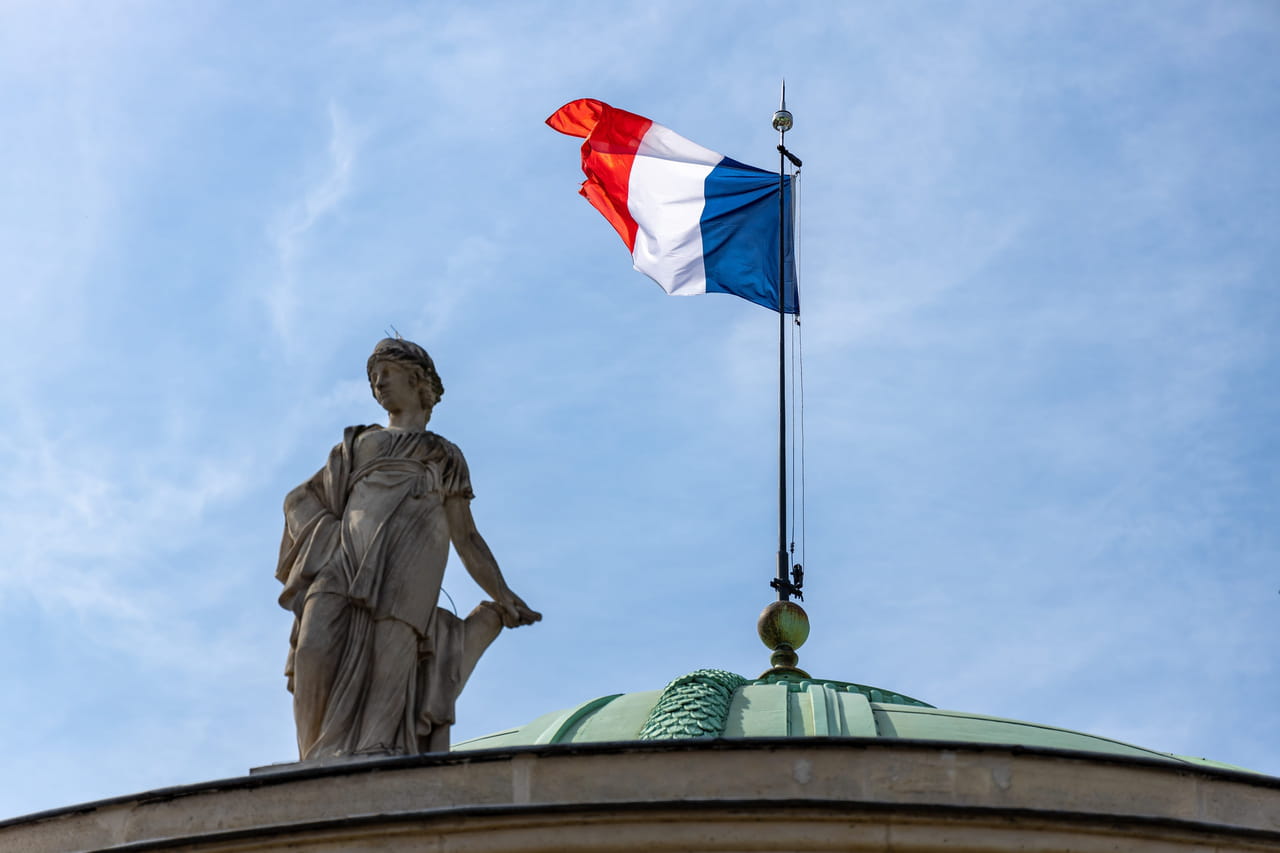 Près de 93 500 grands électeurs renouvellent la moitié du Sénat le 27 septembre 2026, avec pour enjeu principal la possible création d'un groupe RN
