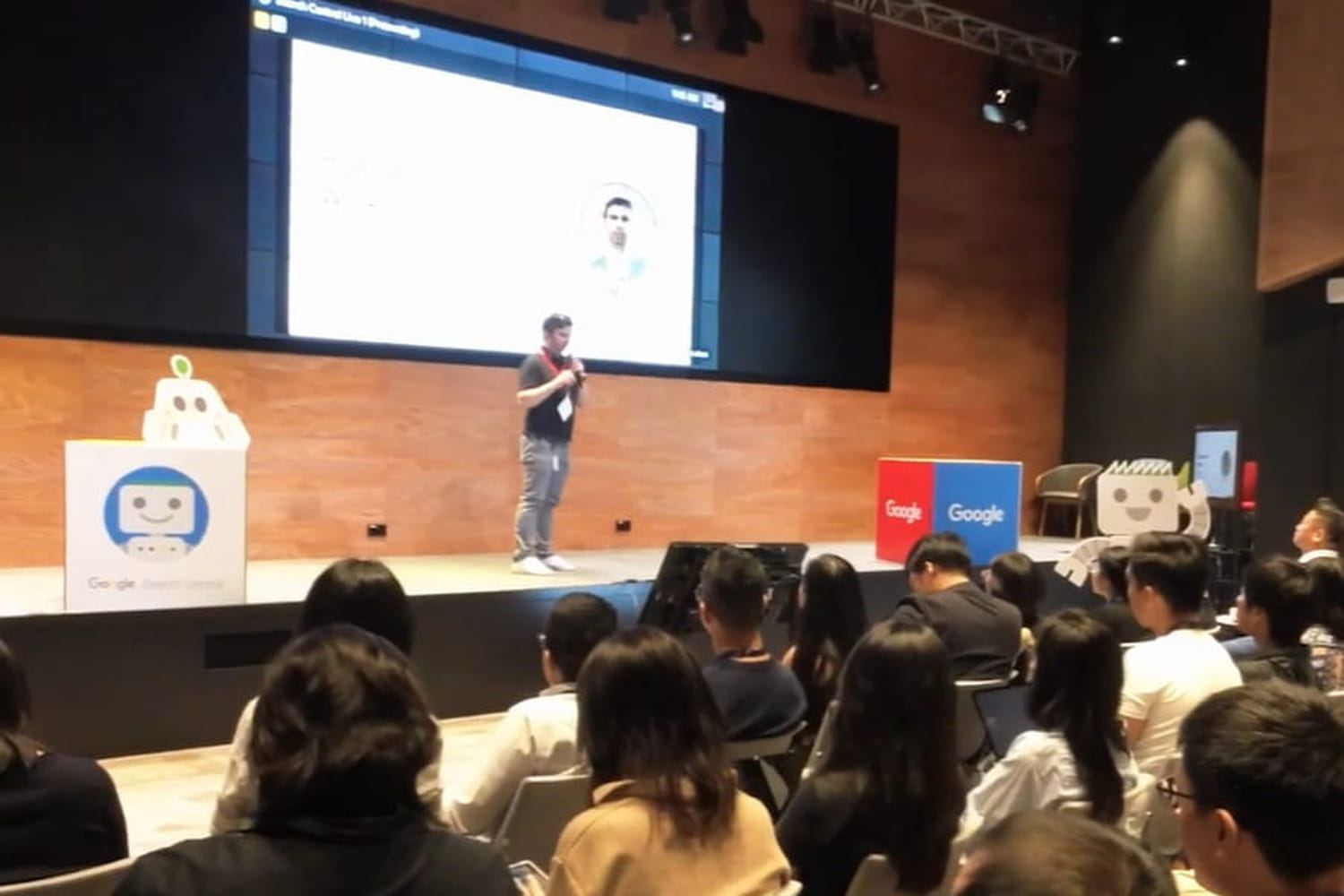 Search Central Live Paris : Google s'arme contre l'AI Slop dans Discover