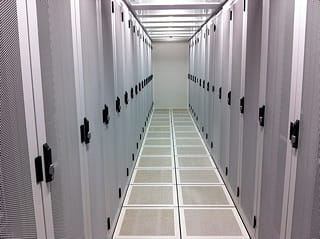 intérieur d'un data center d'outscale.