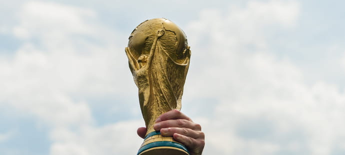 Coupe du monde 2026&nbsp;: la FIFA "esp&egrave;re r&eacute;cup&eacute;rer pr&egrave;s de 9&nbsp;milliards de dollars" gr&acirc;ce aux droits t&eacute;l&eacute;, aux sponsorings et &agrave; la mon&eacute;tisation