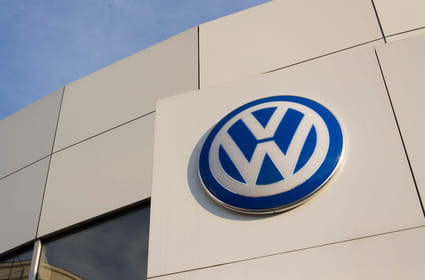 Volkswagen rappelle plus de 2,8&nbsp;millions de v&eacute;hicules dans le monde pour un risque de d&eacute;faillance de la direction