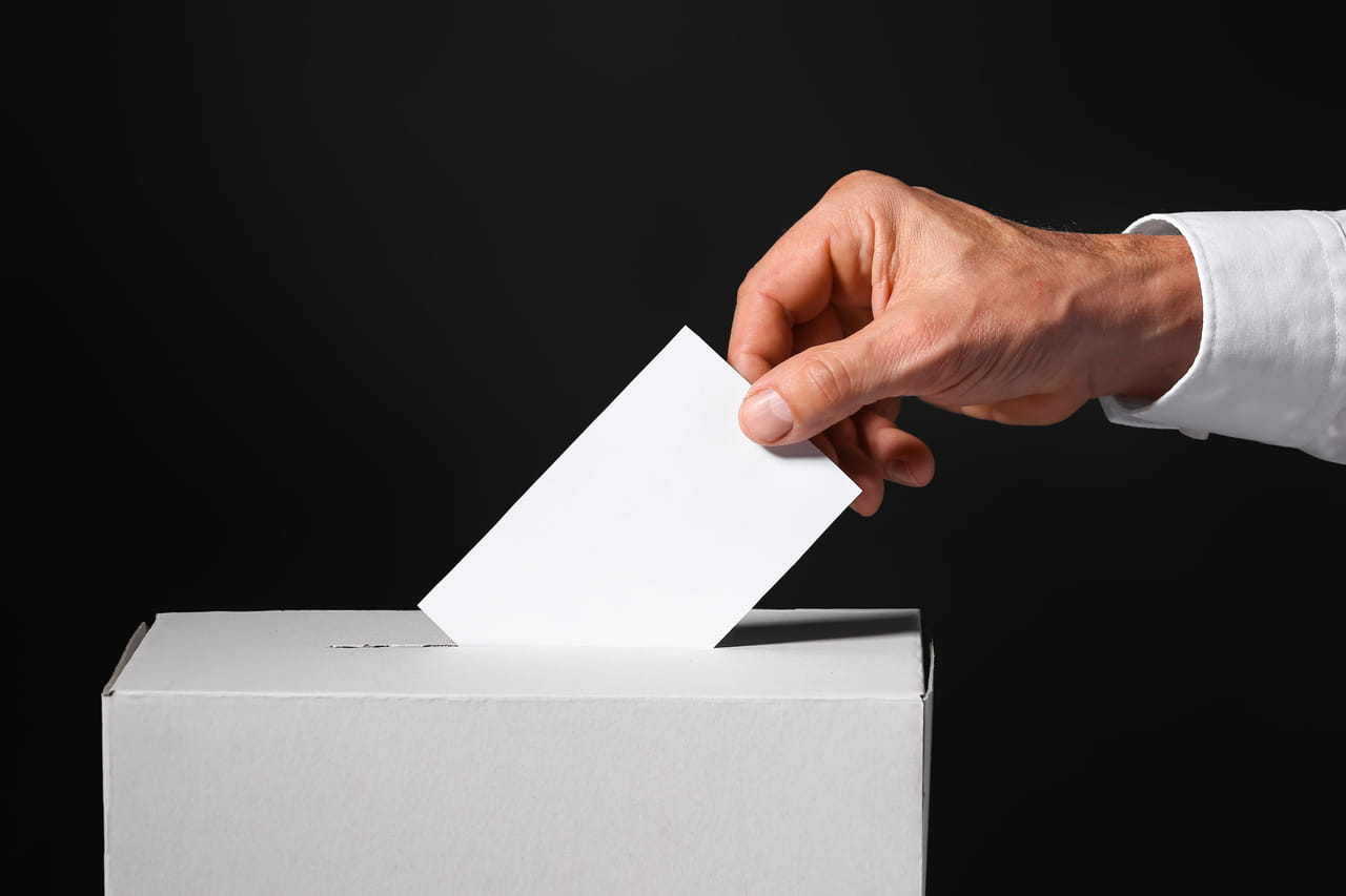 Gérald Darmanin annonce qu'il ne sera pas candidat à l'élection présidentielle et apporte son soutien à Edouard Philippe