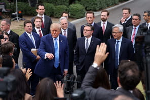 Donald Trump annonce un accord "moralement contraignant" d'autor&eacute;gulation des firmes am&eacute;ricaines d'IA