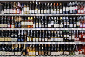 Trump menace des droits de douane de 100% sur les vins et champagnes fran&ccedil;ais