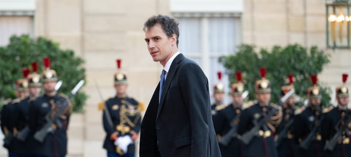 Arthur Mensch affirme que Mistral va rattraper les g&eacute;ants am&eacute;ricains de l'IA dans quelques mois