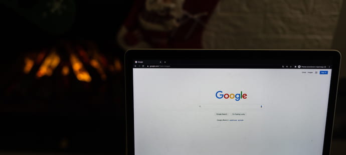 Google va d&eacute;ployer ses fonctionnalit&eacute;s d'intelligence artificielle AI Mode et AI Overviews sur son moteur de recherche en France durant l'&eacute;t&eacute; 2026