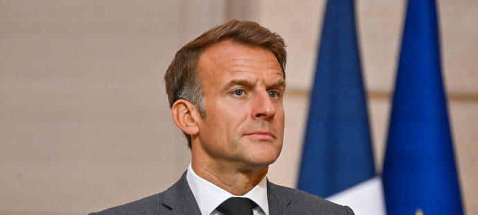 Emmanuel Macron appelle le gouvernement &agrave; des mesures sur le b&acirc;ti scolaire face aux mobilisations