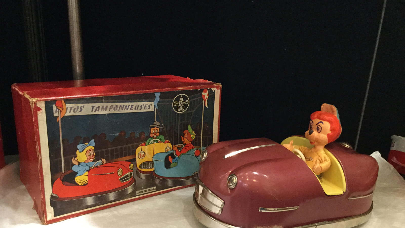 Jouet auto-tamponneuse