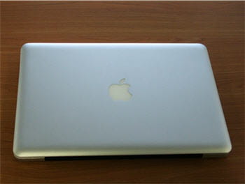 le macbook pro tout juste sorti de sa boite.