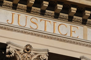 Un propri&eacute;taire r&eacute;clame 9&nbsp;500&nbsp;&euro; de loyers impay&eacute;s &agrave; des locataires qui ont gard&eacute; les clefs du logement&nbsp;: la Cour de cassation lui donne tort