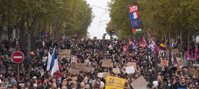 Des manifestations contre le co&ucirc;t de la vie secouent plusieurs pays europ&eacute;ens