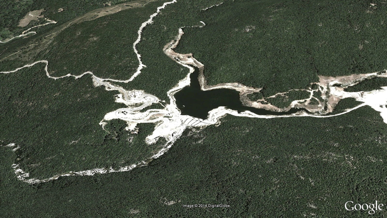 ... avec le barrage