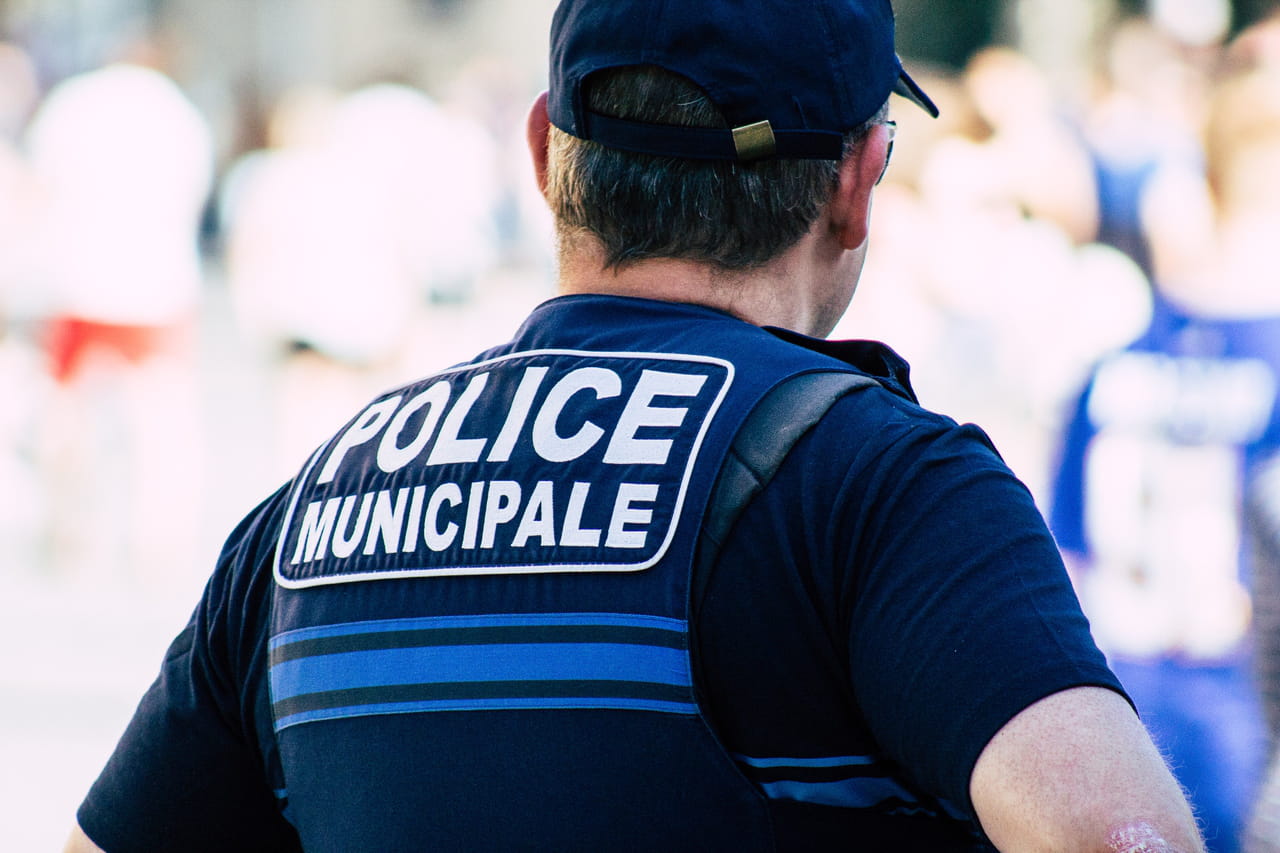 Il s'arrête trop près du feu rouge et prend 135 euros d'amende, il ignorait cette règle méconnue du Code de la route