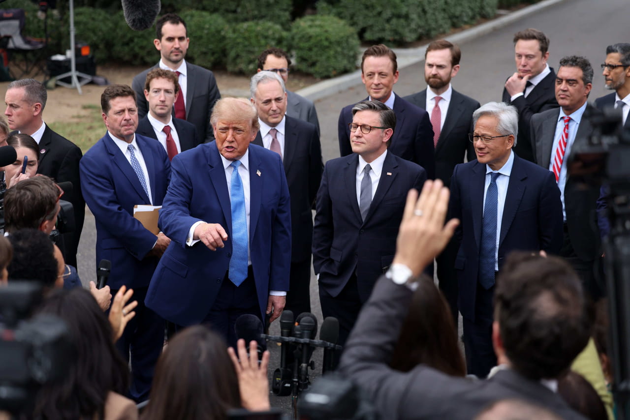 Donald Trump annonce un accord "moralement contraignant" d'autorégulation des firmes américaines d'IA