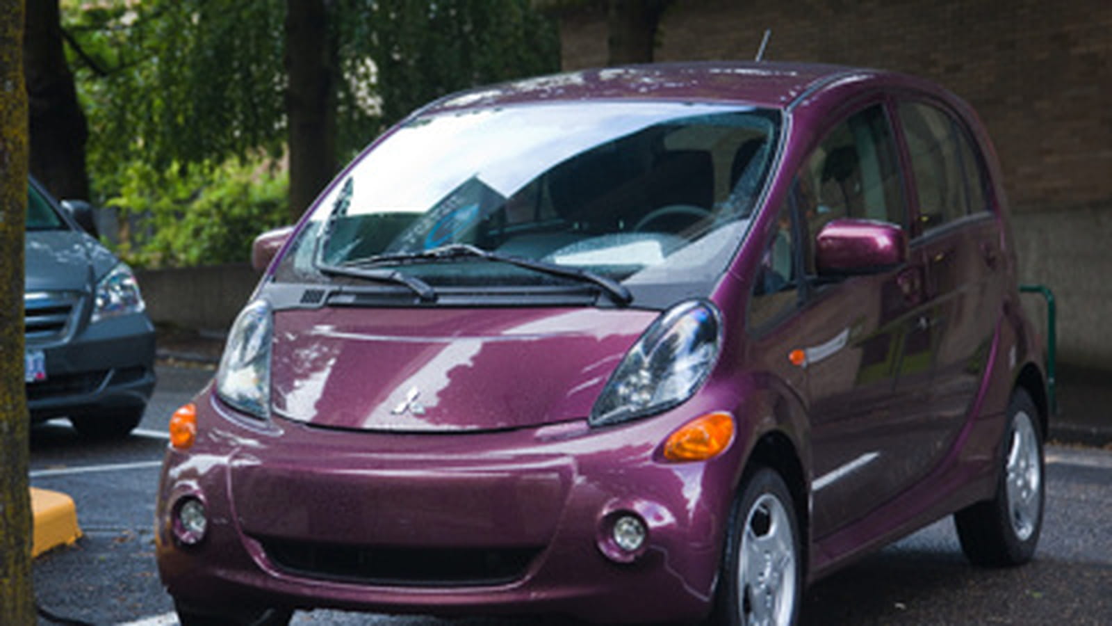 Mitsubishi i-MiEV, Citroën C-Zero et Peugeot iOn