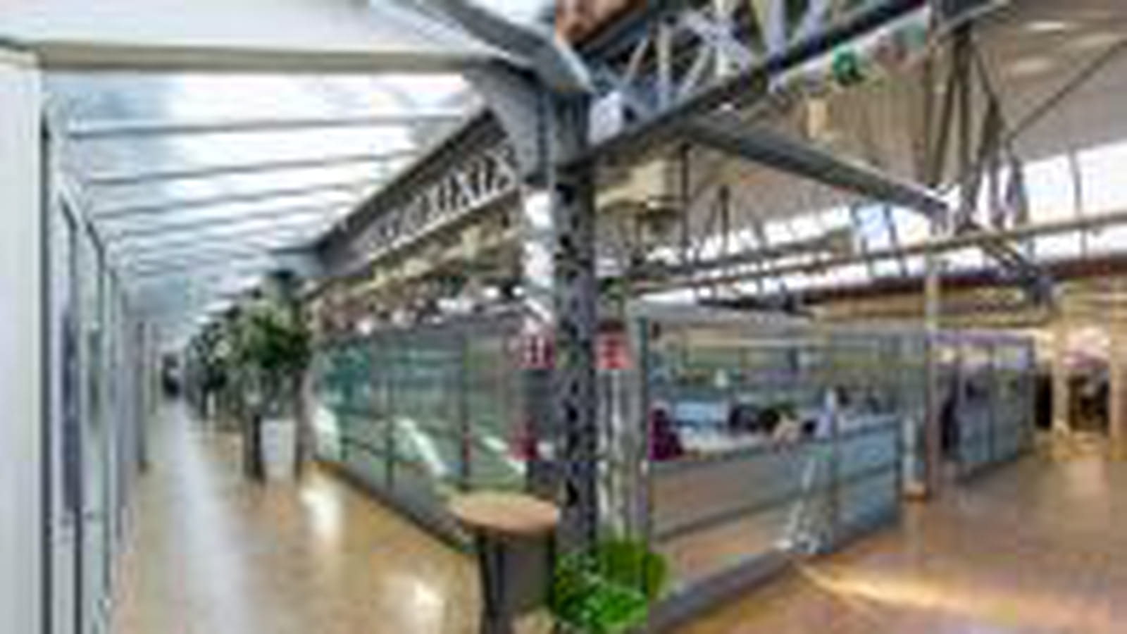 2200 m² 