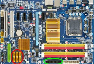 en rouge, les ports sata, en vert, le port ide, sur la carte mère ep35-ds3l de