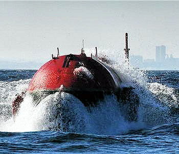 l'énergie des vagues est captée puis transformée en électricité par ce