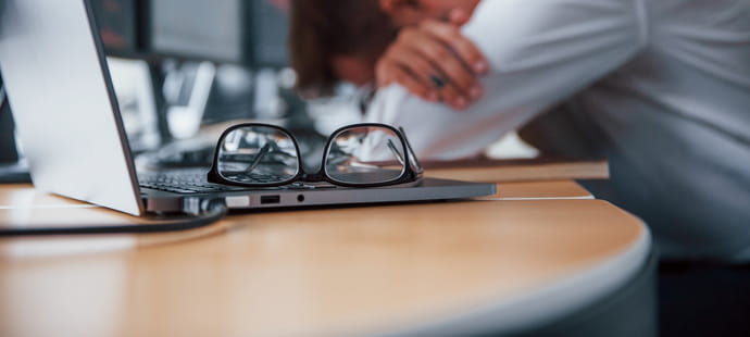 Ce docteur est formel&nbsp;: cette habitude au travail peut vous mener au burnout