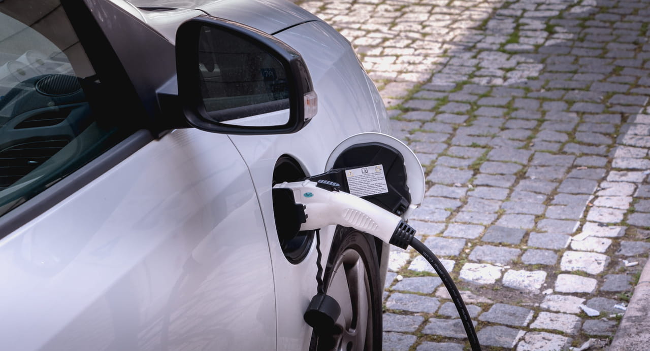 Automobile : Sébastien Martin réunit la filière et les ONG pour évaluer la fiscalité pro-électrique