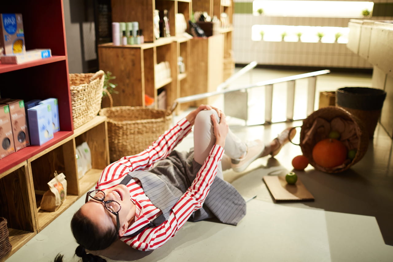 Elle chute au supermarché et touche 20 000 euros d'indemnités : comment elle a obtenu réparation et quelles erreurs a-t-elle évitées ?