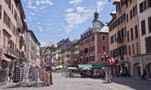 a chambery, le prix de vente au m2 d'un appartement s'élève à 2 491 euros en