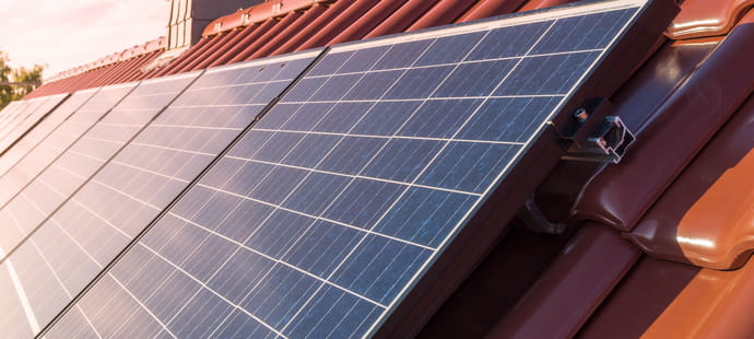 Solaire&nbsp;: la fili&egrave;re sous pression entre incertitude politique et coupes budg&eacute;taires