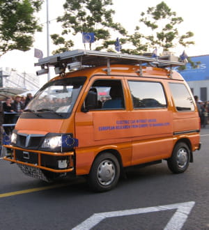 les deux vans piaggio ont ralié milan à shanghai sans chauffeur.