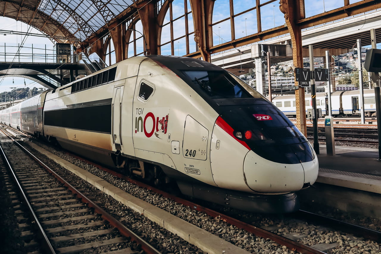 Un cheminot dévoile les objets les plus oubliés dans le train et certains sont répugnants