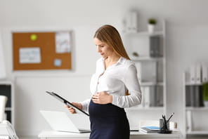 Son employeur met fin &agrave; sa p&eacute;riode d'essai en apprenant sa grossesse, la Cour de cassation se prononce