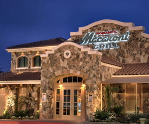 un restaurant romano's macaroni grill .