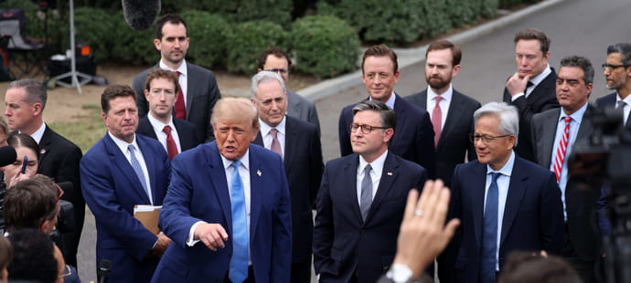 Donald Trump annonce un accord "moralement contraignant" d'autor&eacute;gulation des firmes am&eacute;ricaines d'IA