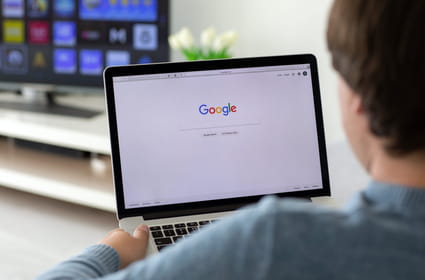 Google lance AI Overviews en France sans concertation avec les &eacute;diteurs de presse