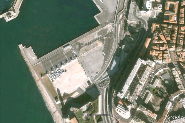 Le port de La Joliette, à Marseille, en 2004...