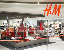 un magasin h&m à hambourg en allemagne.