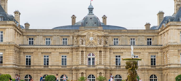 Edouard Philippe &eacute;trille Gabriel Attal dans un livre, relan&ccedil;ant les tensions au sein du bloc central pour 2027